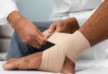 Como imobilizar tornozelo torcido