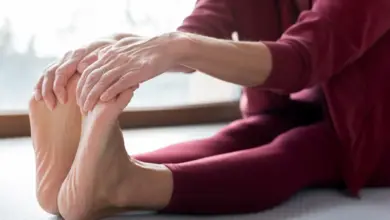 Dor no calcanhar ao pisar quando acorda