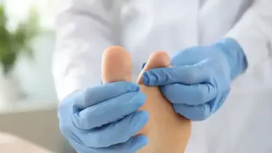 Rachaduras entre os dedos do pé