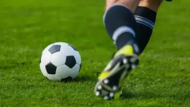 Tornozelo inchado jogando futebol