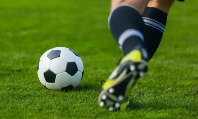 Tornozelo inchado jogando futebol